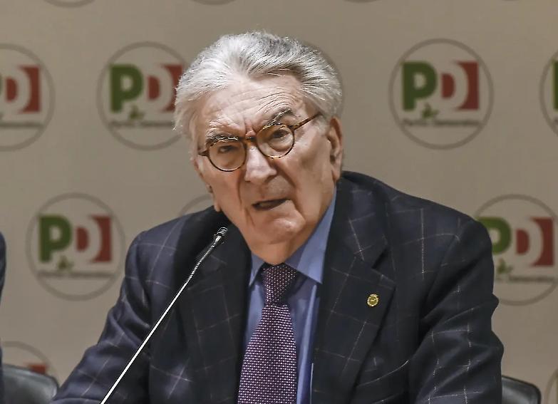 &laquo;Pd e M5S smettano di contare sui giudici e facciano proposte&raquo;