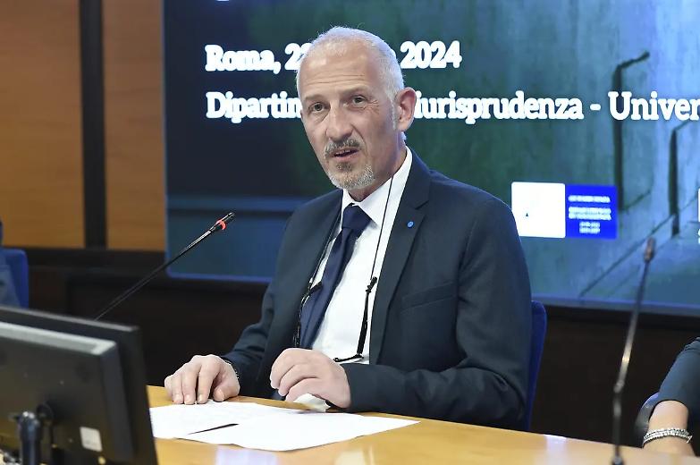De Fazio: &laquo;Sono un agente penitenziario e dico s&igrave; a indulto e amnistia&raquo;