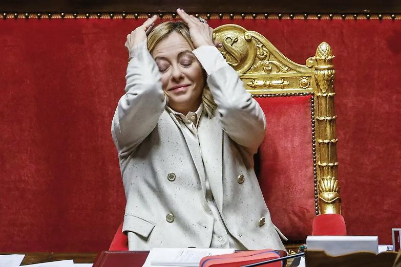 Meloni si congratula ma il patriottismo del Colle non &egrave; il suo