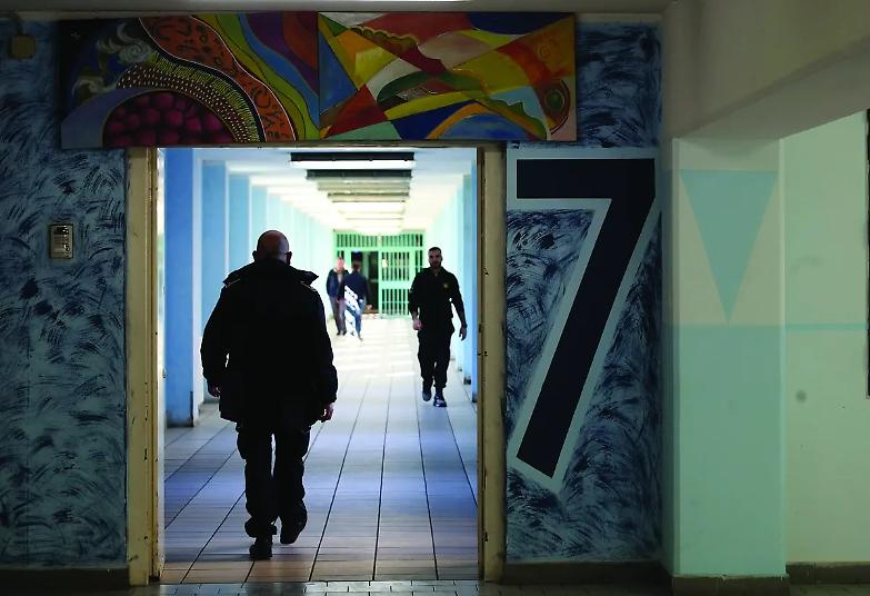 Poche risorse e distribuite male: operatori penitenziari in affanno