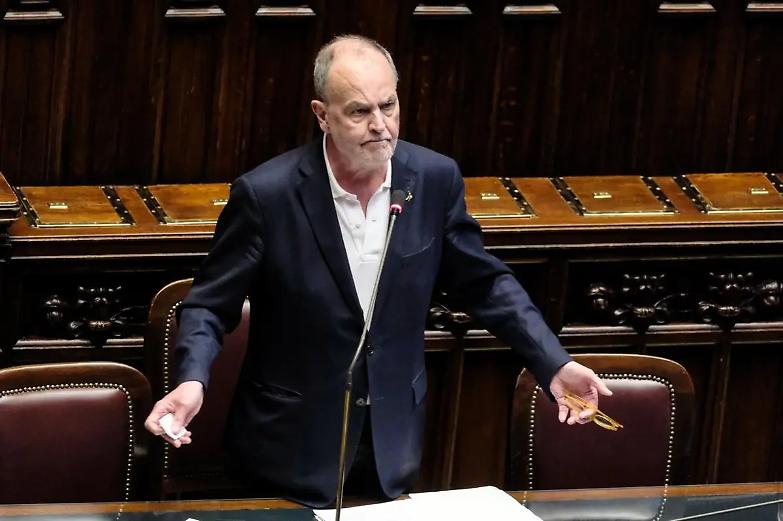 Autonomia differenziata, Calderoli: &laquo;Ora non avr&ograve; pi&ugrave; gli &ldquo;avvoltoi&rdquo; sopra la mia testa&raquo;