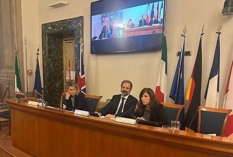 Genitori e minori nell&rsquo;era digitale: l&rsquo;argine del diritto