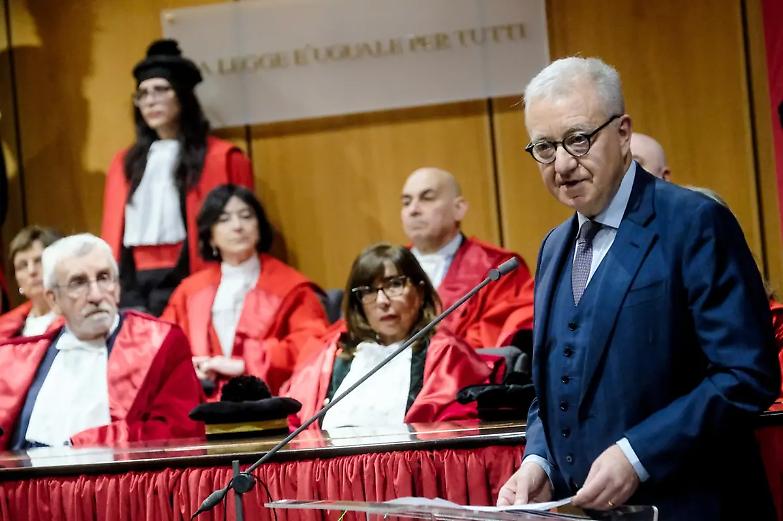 Carriere separate, Mantovano difende la riforma e invita al dialogo. Ma le toghe abbandonano l&rsquo;aula