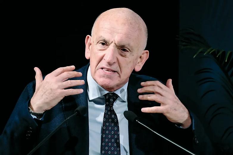 Sisto: &laquo;Sgradevole l&rsquo;episodio dei dadi. La protesta? Dai pm atto di belligeranza&raquo;