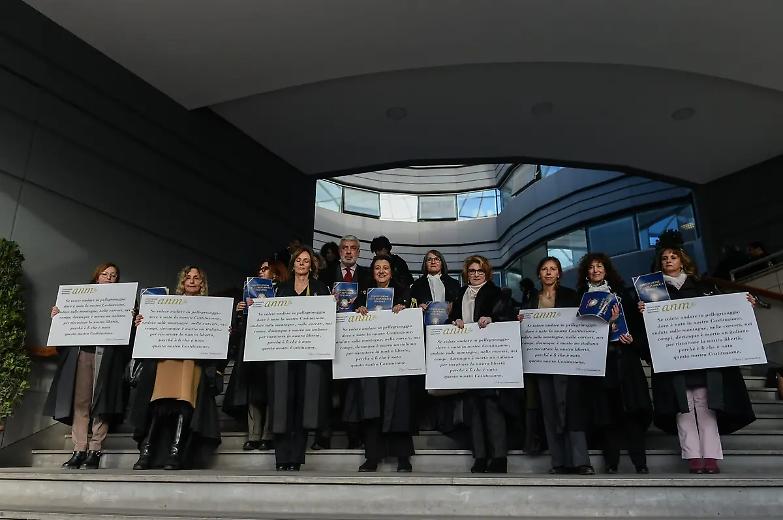 Separazione delle carriere, s&igrave; al dialogo. Ma solo con le toghe moderate