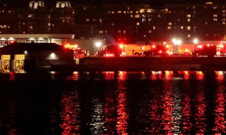 Washington, tragico scontro tra aereo e elicottero sul Potomac: decine di vittime