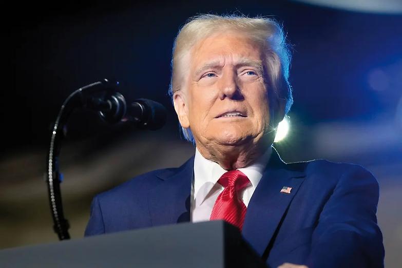 Usa, Trump minaccia dazi del 100% ai Paesi BRICS se proveranno a sostituire il dollaro