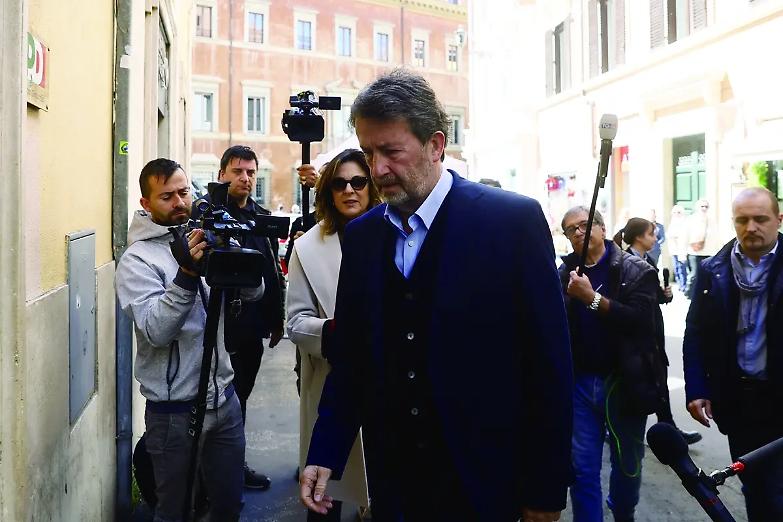 Il Pd si dilania a colpi di sondaggi, ma il lodo Franceschini &ldquo;non esiste&rdquo;...