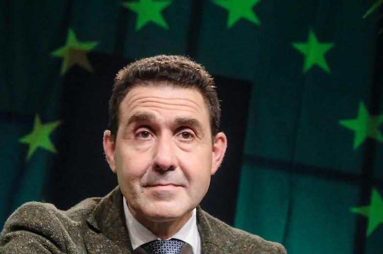 Vannacci , scissione o espulsione? Salvini preoccupato dal calo dei consensi