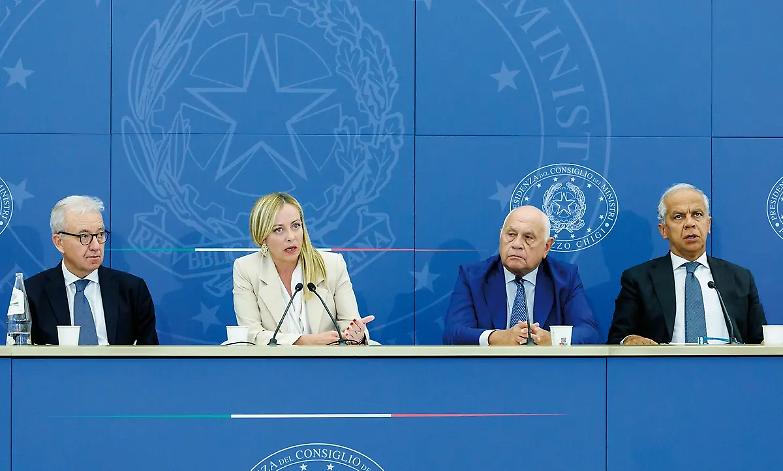 Denuncia alla Cpi contro il governo italiano. Tajani: &ldquo;Forse bisogna indagare sulla Corte&rdquo;