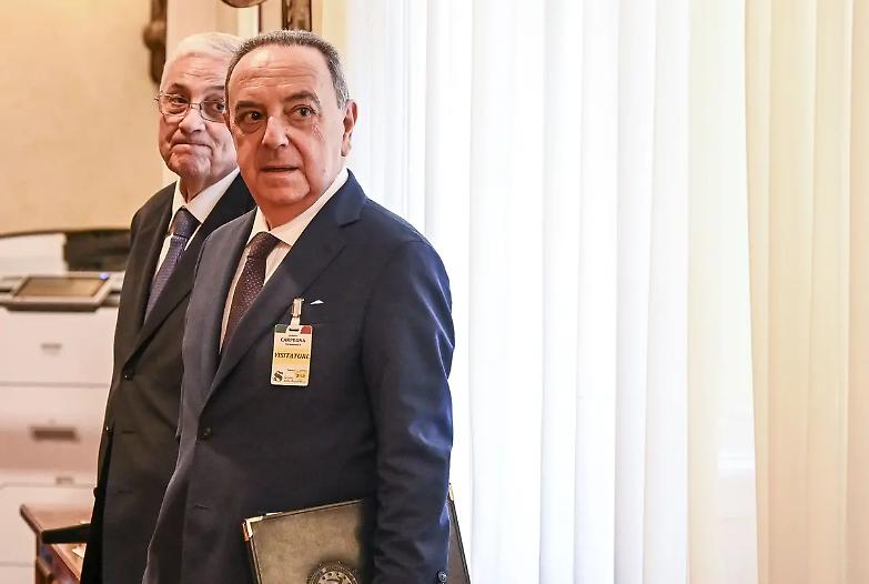 Nessuno salva il &ldquo;soldato&rdquo; Lo Voi, si riapre la battaglia per la procura di Roma