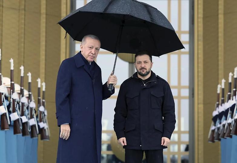 Il vertice Usa-Russia sulla pelle di Kiev, Zelensky non va a Ryad