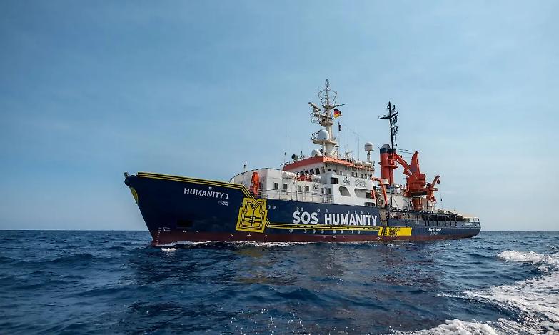 Migranti, Sos Humanity fa ricorso contro il fermo amministrativo