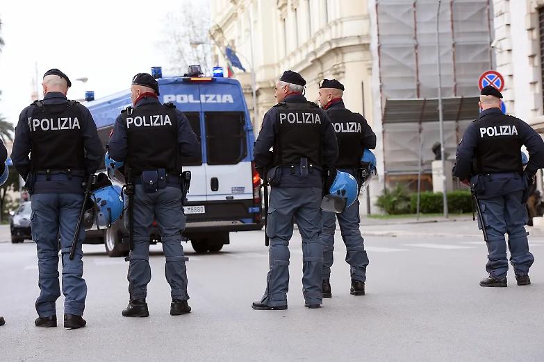 Quel racconto sull&rsquo;insicurezza che conviene ai professionisti della paura