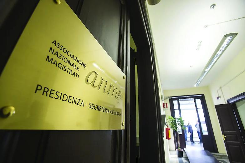 I magistrati italiani? Un&rsquo;anomalia. Ma questo l&rsquo;Anm non lo dice mai