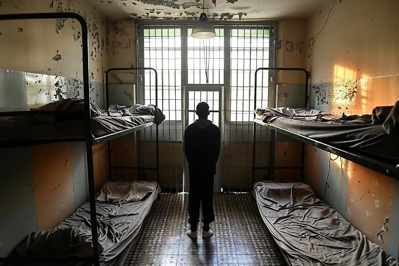 Fatiscenti e sovraffollate, carceri minorili al collasso