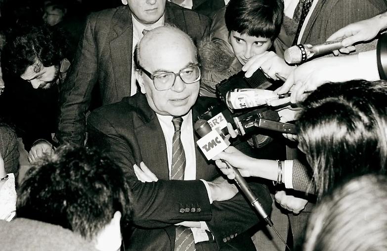 La lunga notte del&rsquo; 93, l&rsquo;anno in cui la politica si consegn&ograve; al potere giudiziario