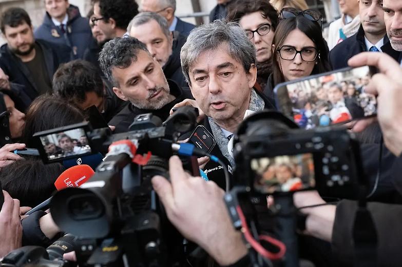 Toghe e politica: due ore scarse di &ldquo;cortesie&rdquo; pensando gi&agrave; allo scontro finale