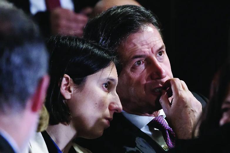 Armi, Pd spaccato: Schlein &ldquo;rompe&rdquo; con i Socialisti Ue per tenersi Conte