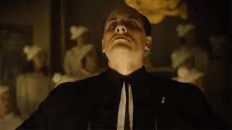 Il Mussolini di Marinelli che ci arruola e ci disegna senza alcuna assoluzione