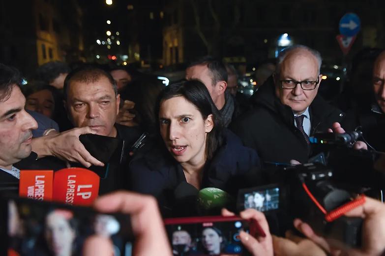 Ue, Schlein all&rsquo;angolo. E il Colle conferma la linea: &laquo;La pace non omaggi la prepotenza delle armi&raquo;