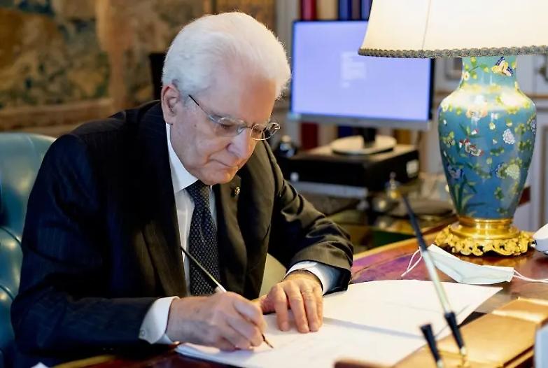 Mattarella per l&rsquo;8 marzo: &laquo;La violenza contro le donne &egrave; contro l&rsquo;intera societ&agrave;&raquo;