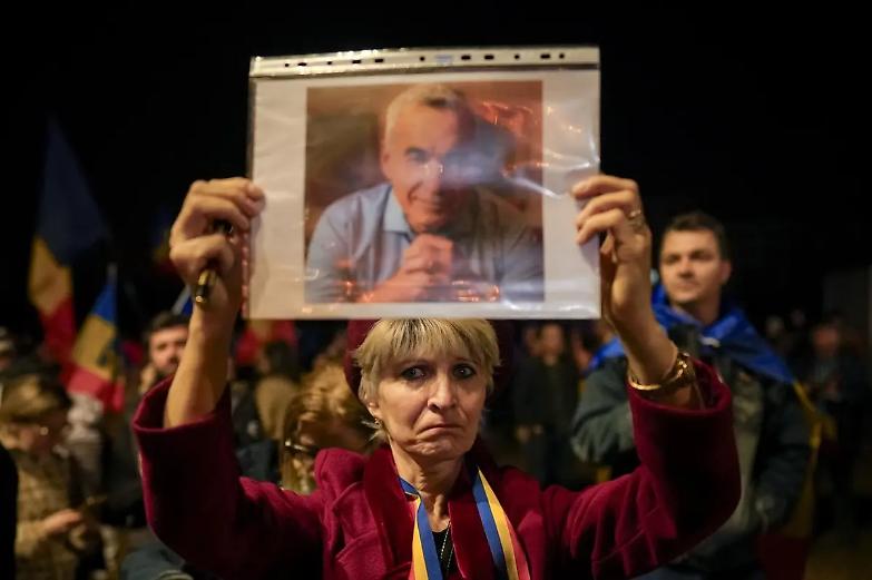 Romania, la Corte Costituzionale esclude Calin Georgescu dalle elezioni presidenziali