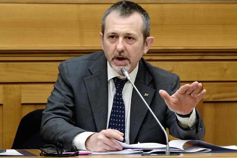 Delmastro ora elogia la riforma della giustizia: ma &egrave; bufera politica sulle dichiarazioni del sottosegretario