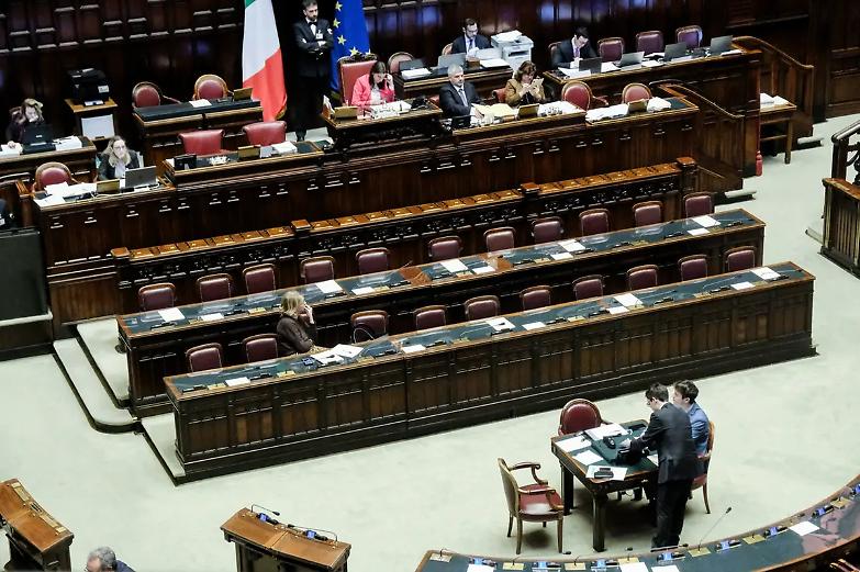 Carceri sovraffollate, Parlamento vuoto (e il governo svicola)