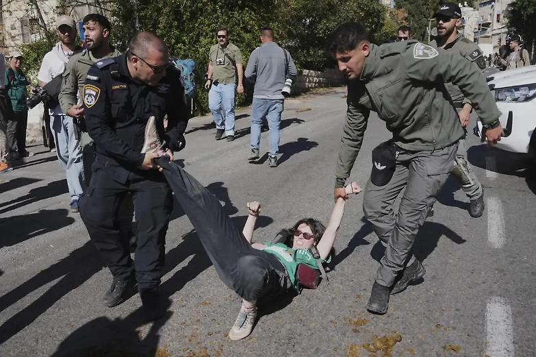 Tel Aviv marcia contro il governo: proteste e scontri in Israele