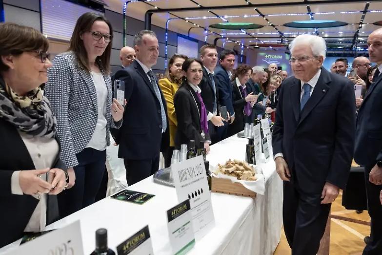 Dazi, Mattarella: &laquo;Da protezionismi immotivati danni al Paese&raquo;