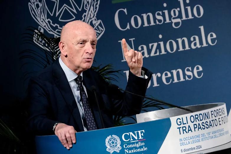 Sisto: &laquo;Entro l'estate chiuderemo la riforma sulla separazione delle carriere&raquo;