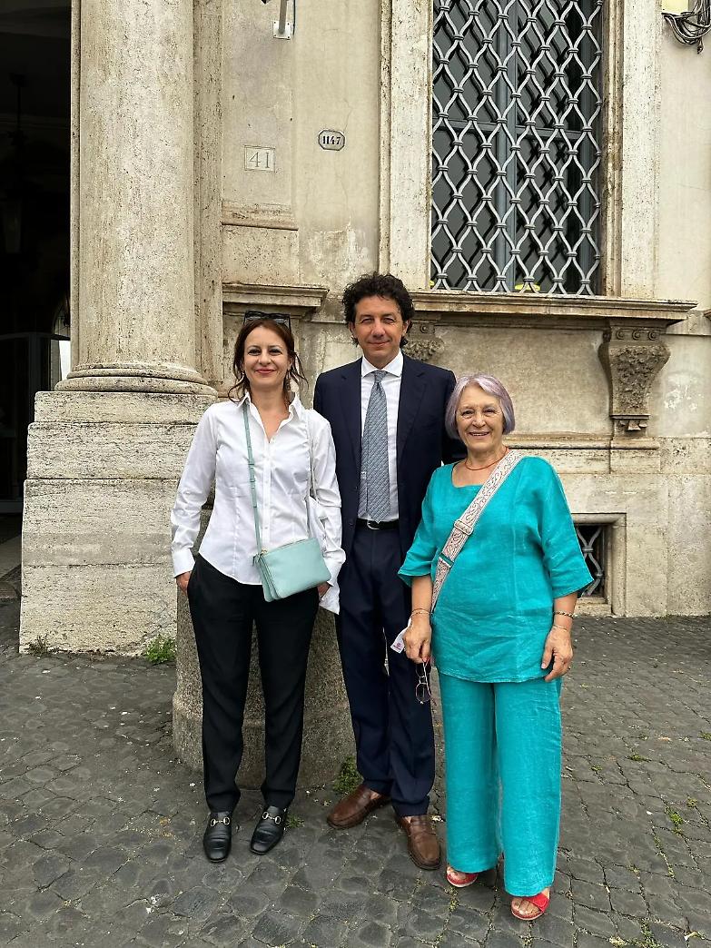 Ci processano perch&eacute; abbiamo accompagnato Massimiliano a morire