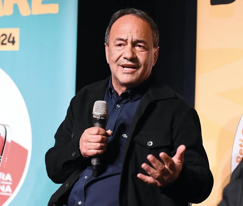 Lucano, le motivazioni: reati non intercettabili. Ma quei dialoghi provano la sua innocenza