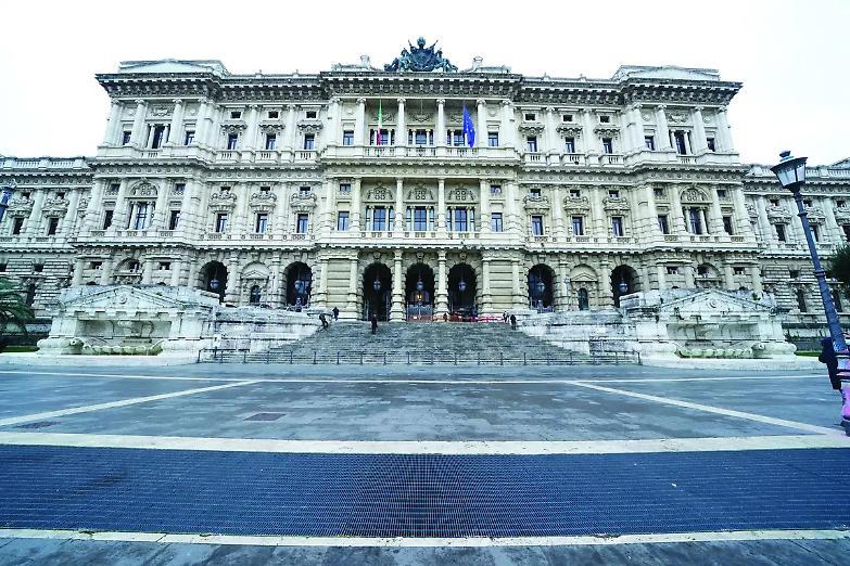 Strage di Erba, &laquo;giustizia &egrave; fatta&raquo;: la reazione degli avvocati e delle vittime