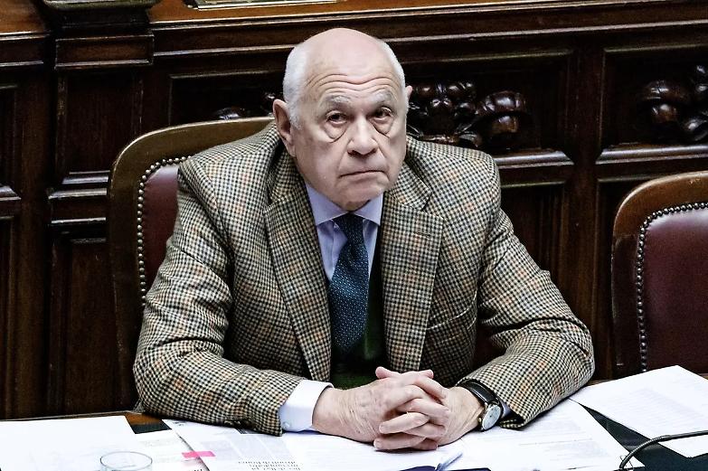 &ldquo;L&rsquo;imputato&rdquo; Nordio si difende in Aula: se perde lui, cade pure Meloni...