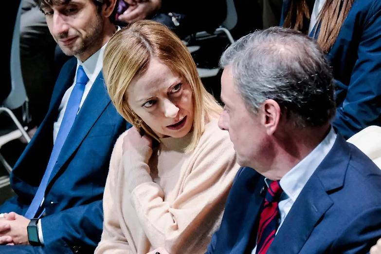 Calenda critica Trump ma per la Meloni non &egrave; un nemico da combattere