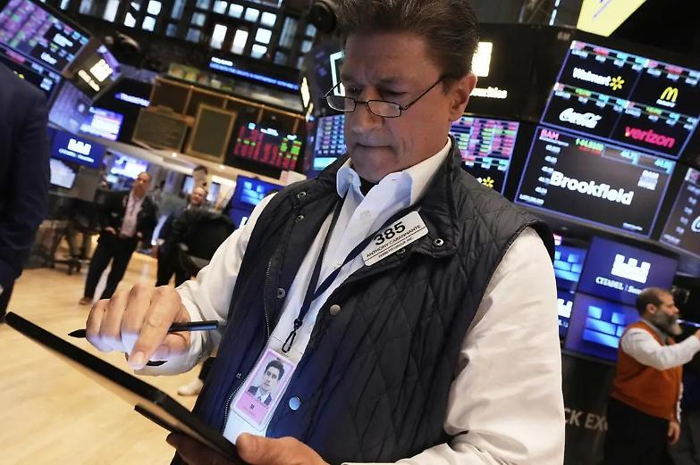Borse, secondo giorno in rosso: soli i mercati frenano il trumpismo