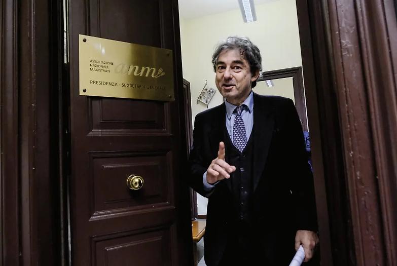 Via libera alle toghe che "fanno campagna" coi partiti: l'Anm abbatte il tab&ugrave; (a maggioranza)