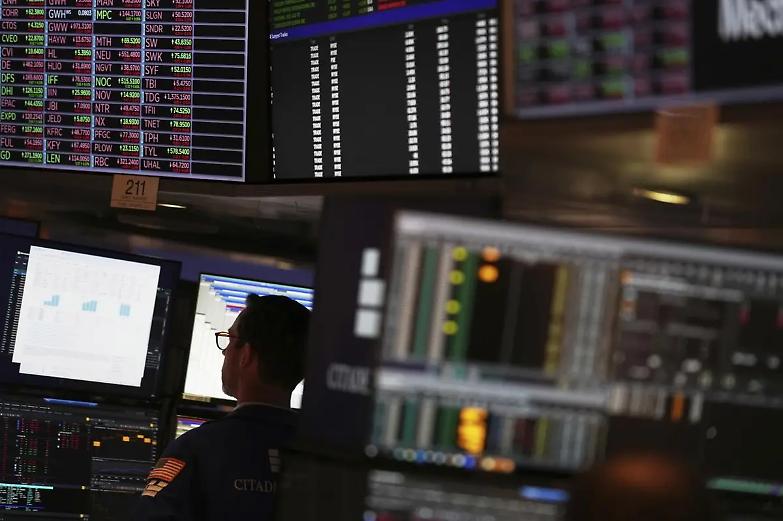 Pasticcio dazi: le borse rimbalzano dopo le voci su uno stop di 90 giorni. Ma la Casa Bianca: &ldquo;Fake news&rdquo;