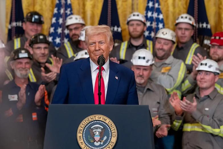 Trump cede: pausa di 90 giorni sui dazi. Ma non per la Cina