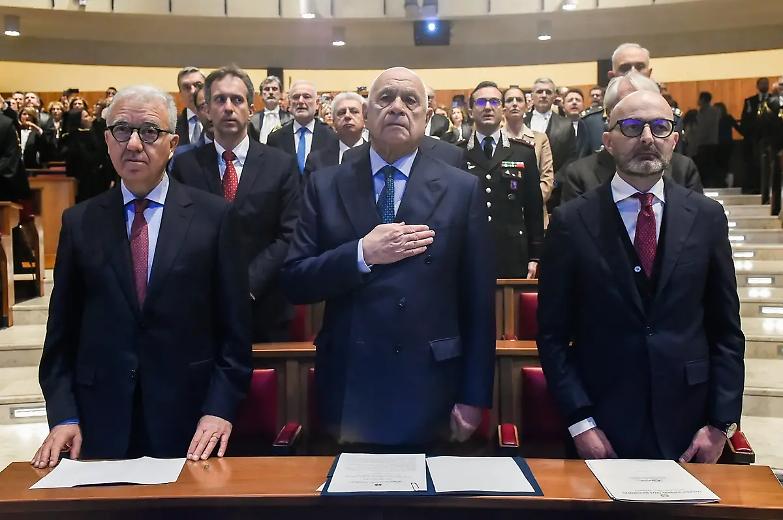 Anm vs Mantovano: lo scontro innescato dai comizi anti-Nordio