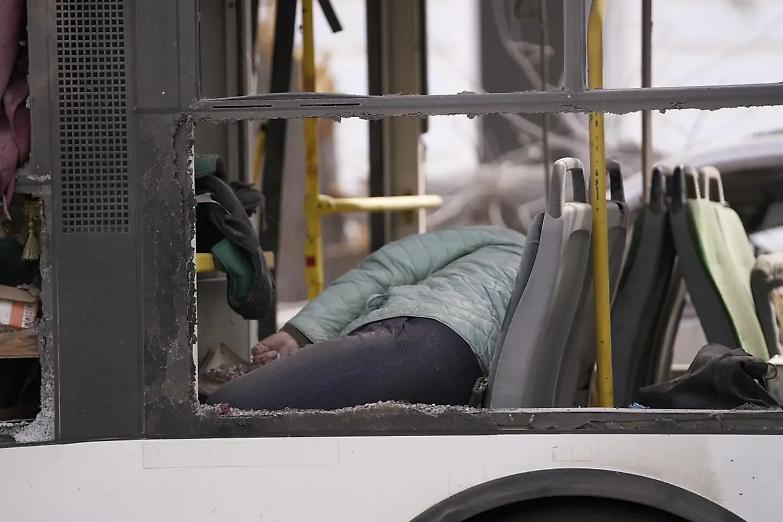 La strage a Sumy indigna il mondo, Usa: &ldquo;Oltre i limiti della decenza&rdquo;. Meloni: &ldquo;Attacco vile&rdquo;