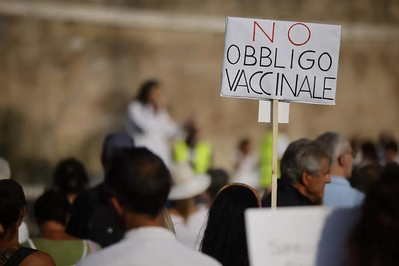 Corte costituzionale, respinta impugnazione contro la legge della Regione Puglia sull'obbligo vaccinale a scuola