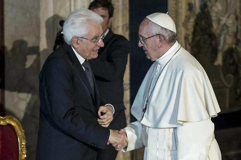 L&rsquo;addio della politica a Bergoglio. Mattarella: &laquo;Ha conquistato il mondo&raquo;