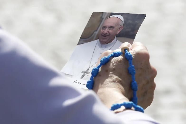Le vecchiaia vista da Papa Francesco: &laquo;La morte non &egrave; la fine di tutto, ma l'inizio di qualcosa&raquo;