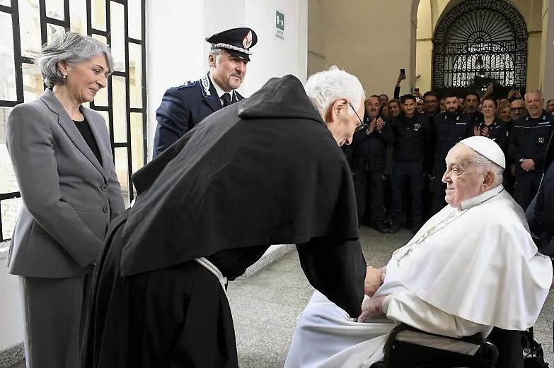 Papa Francesco e i detenuti, il ricordo di padre Vittorio Trani &ndash; FOTO