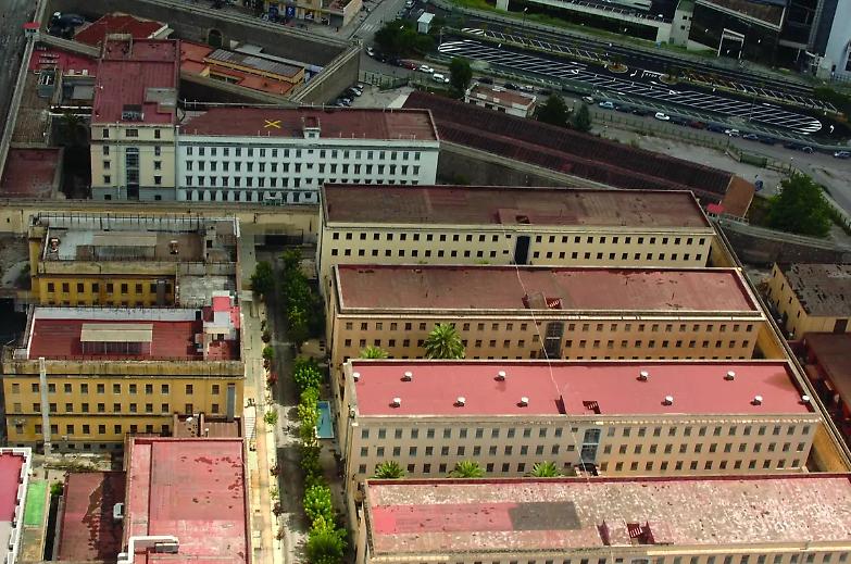Sovraffollamento, suicidi e sanit&agrave; negata: Campania specchio delle carceri italiane