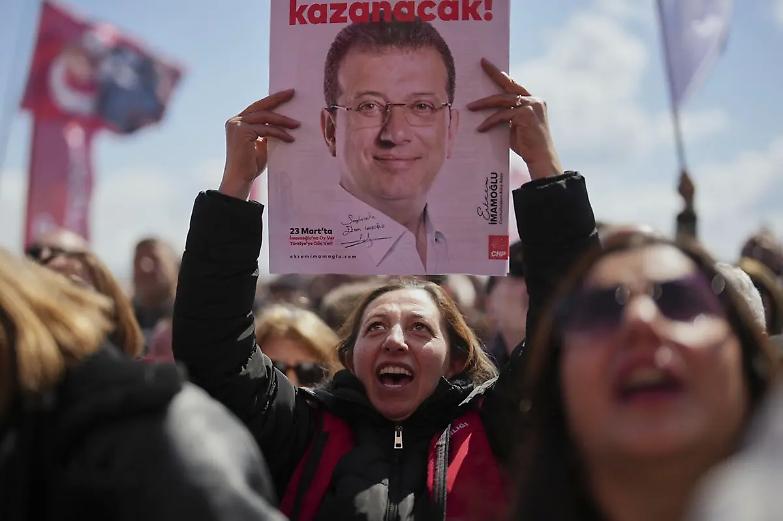 Turchia, bloccato l&rsquo;account X del sindaco di Istanbul Imamoglu: &laquo;&Egrave; censura politica&raquo;. La solidariet&agrave; di Mansur Yavas