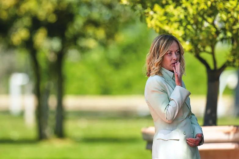 Ucraina, Meloni: &laquo;Serve cessate il fuoco immediato&raquo;. Ma la sua assenza a Kiev fa discutere